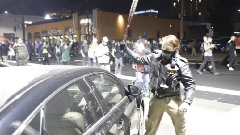portland-riot-3-700x467-777x437