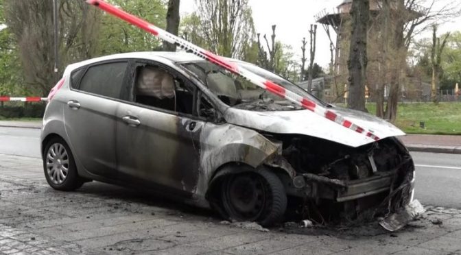 Bremen, Niemcy: Spalono nieoznakowany samochód policyjny
